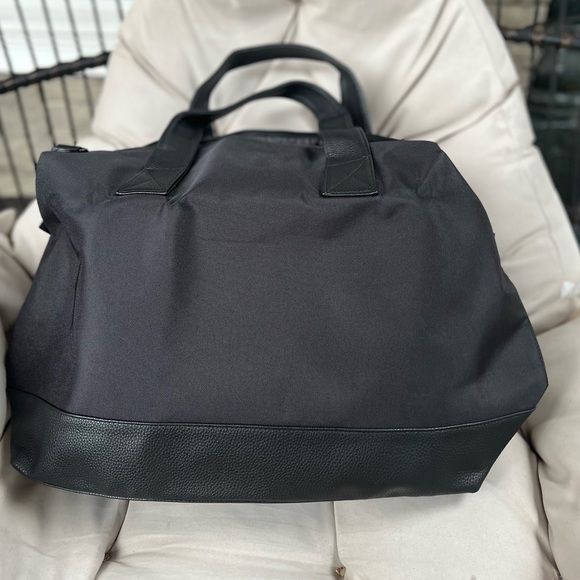 YVES SAINT LAUREN PERFUME BLACK TRAVEL BAG - Picture 4 of 16